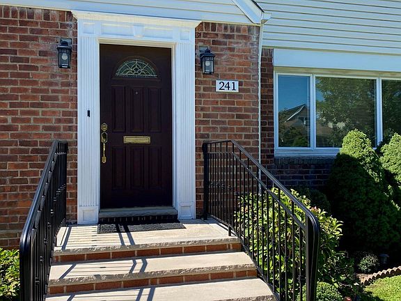 3rd image of 241 Whitehall Road S