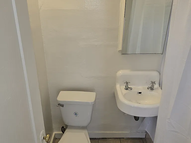 2812 3/4 Hillcrest Dr — Photo 18