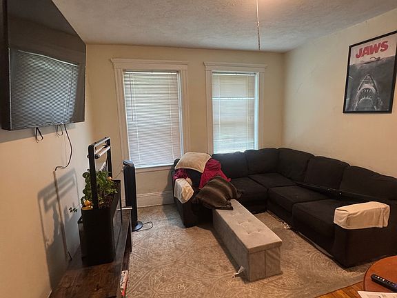 5th image of 10 Lothian Rd APT 2