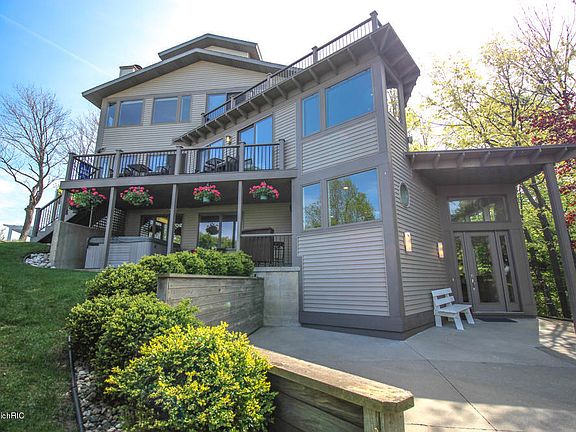5th image of 217 Grandview Ave