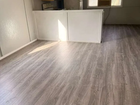 2 Harding St #2B, Huntsville, TX 77340