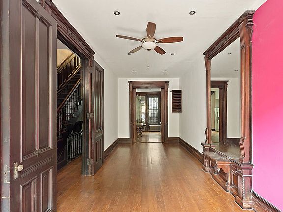 3rd image of 160 W 136th St