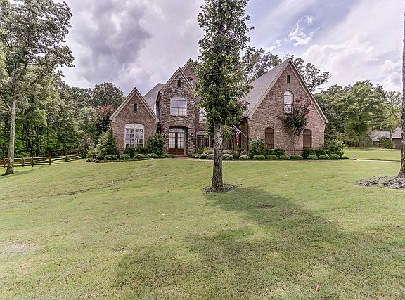 3rd image of 375 Westbury Ln