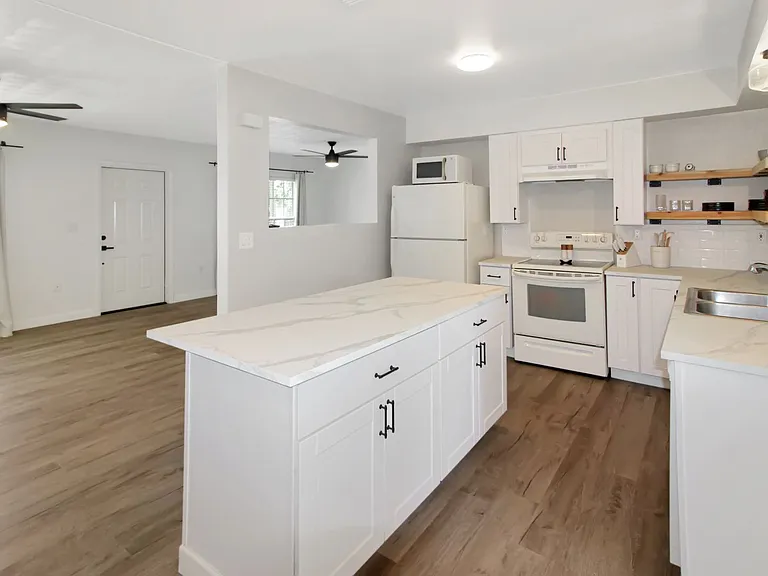 1311 E Gate Dr — Photo 3