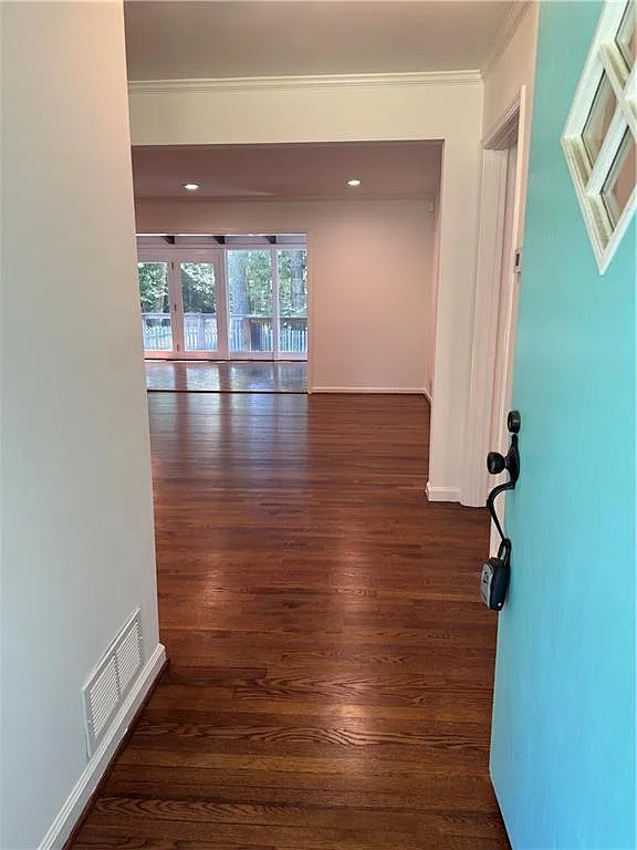 4 bed, 3.0 bath, 1723 sqft, $4,500 — Photo 4