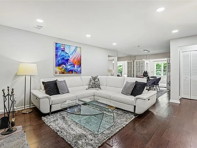 7 Saint Claire Ln NE — Photo 2