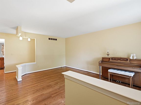 2nd image of 12982 Canterbury Dr