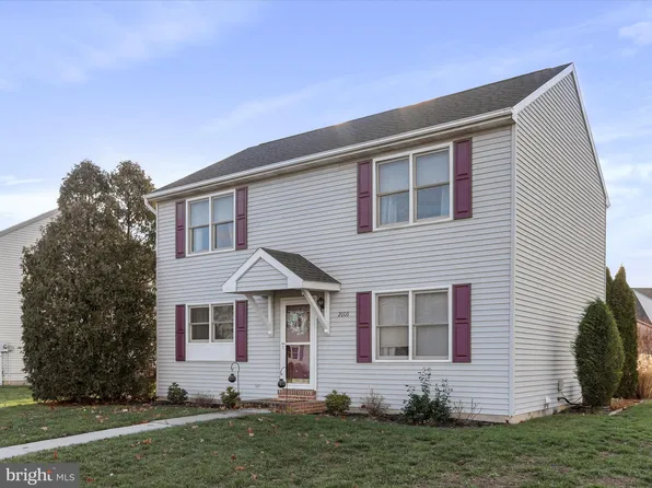 2006 Clinton Ave, Chambersburg, PA 17201