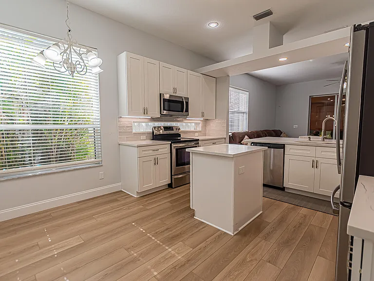 204 NW Zanzibar Pl — Photo 5