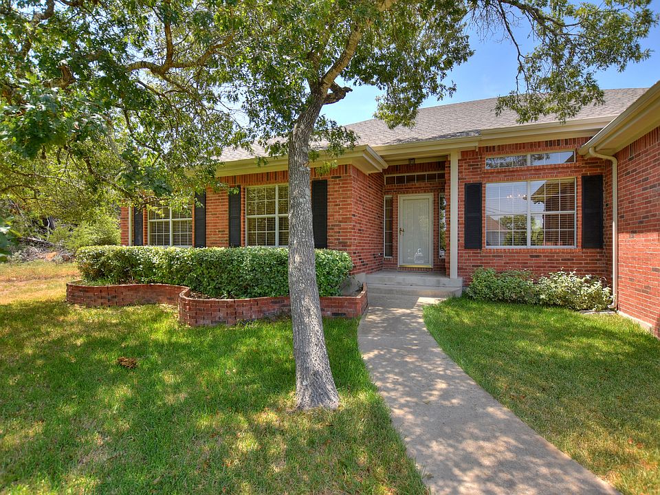 1st image of 914 Kemp Hills Dr