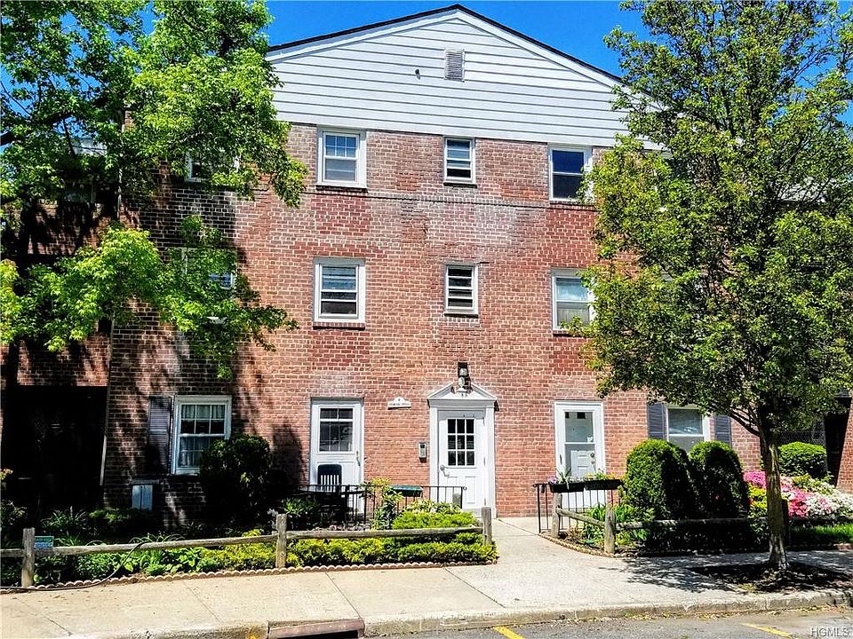 2nd image of 8 Leewood Cir APT 7R