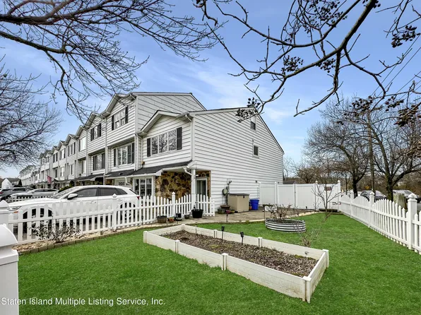 2 Carlyle Grn, Staten Island, NY 10312