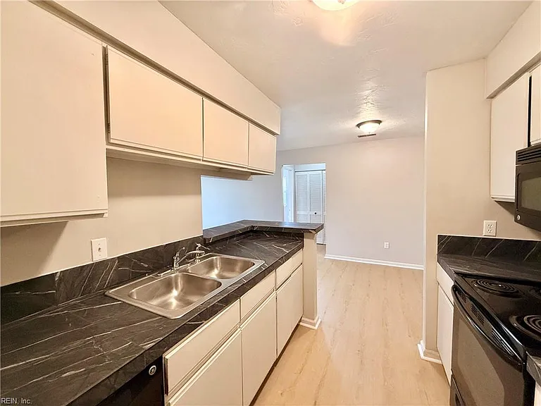 512 Thorncliff Dr #101 — Photo 9