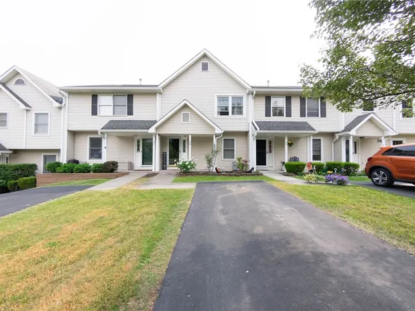 28 Old Meadow Ct, Livonia, NY 14487