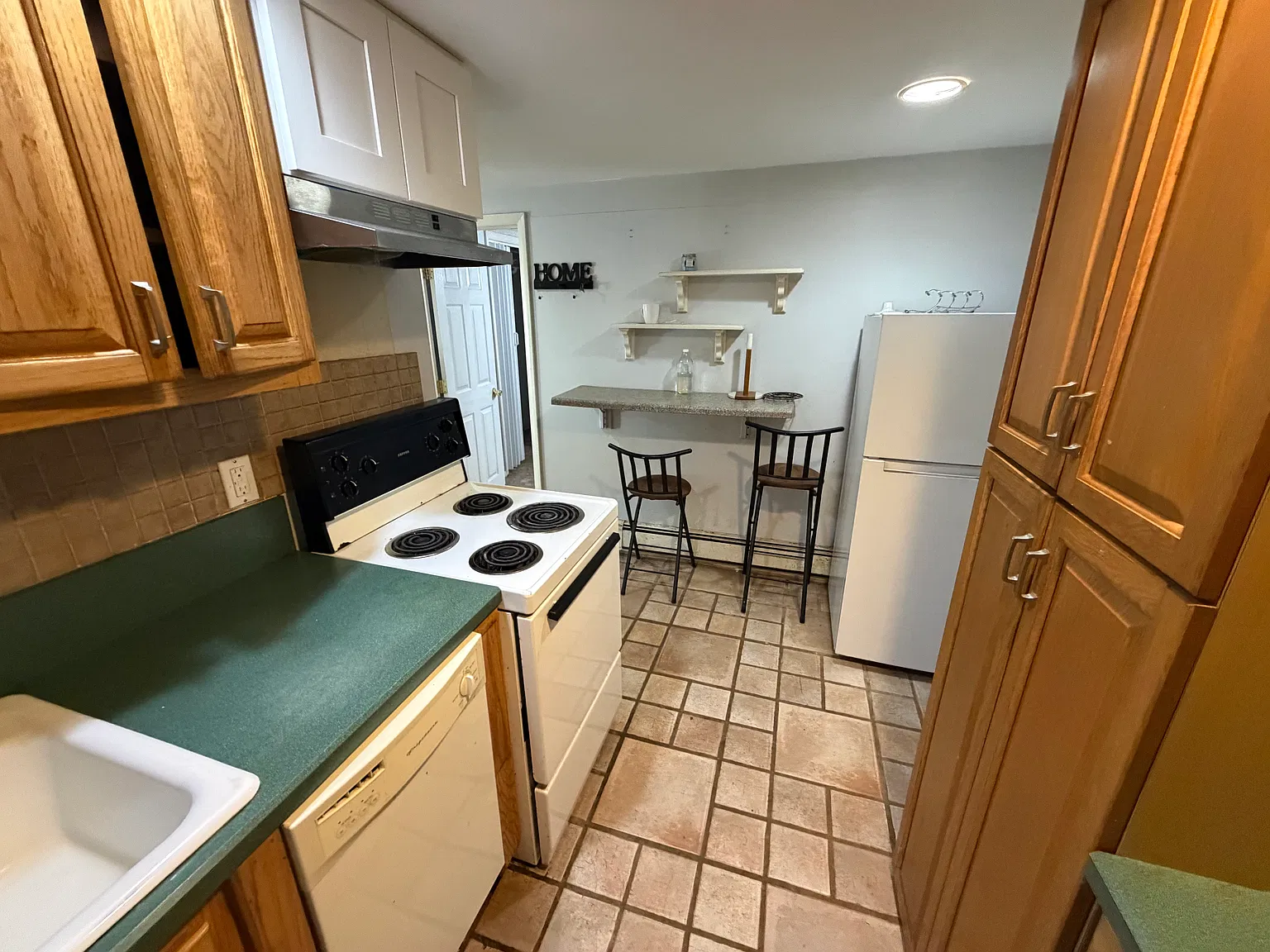 1 bed, 750 sqft, $1,600 — Photo 3