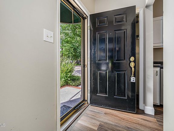 4th image of 1109 Skyline Dr APT 1