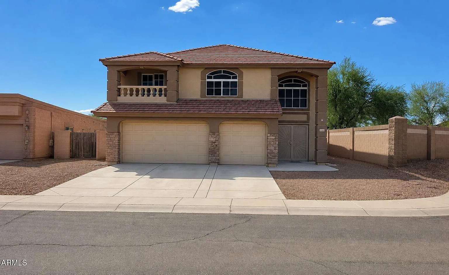 4 bed, 2.5 bath, 2481 sqft, $2,300 — Photo 1