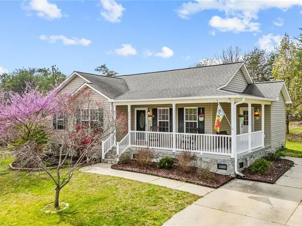 4259 Red Oak Dr, Randleman, NC 27317