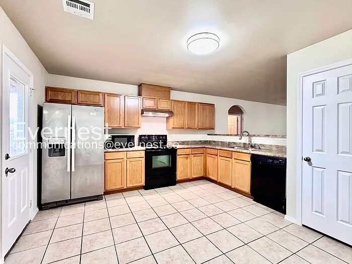 3 bed, 2.0 bath, 1483 sqft, $1,650 — Photo 4