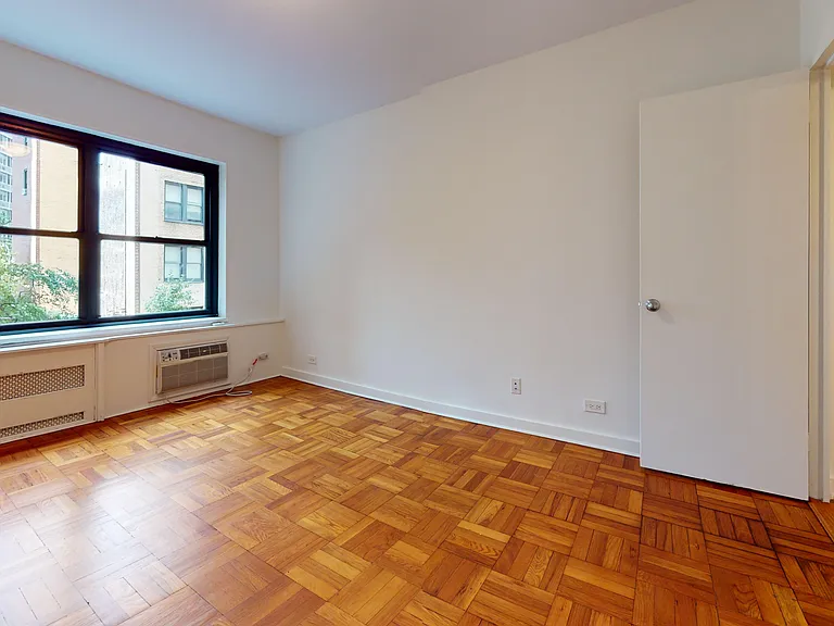 412 E 55th St #2H — Photo 6