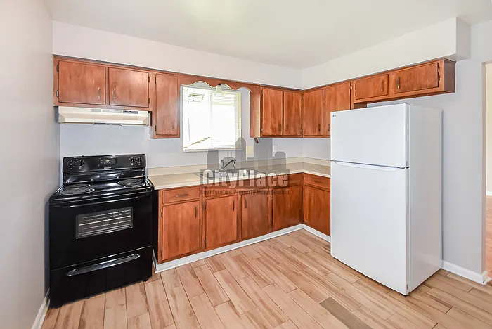 1213 Taylor Dr E — Photo 10