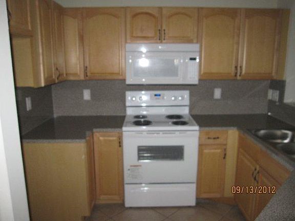 4th image of 233 SW 122nd Ave