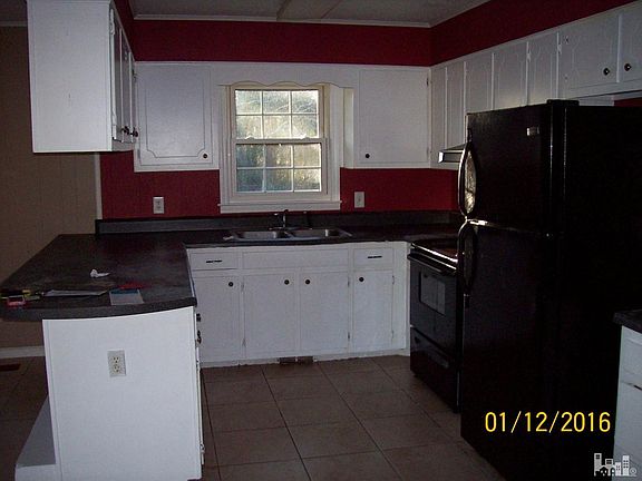 5th image of 406 SE Railroad St