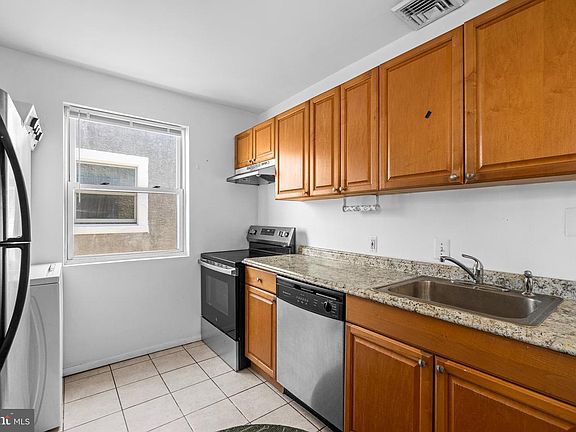 4th image of 4617 Locust St