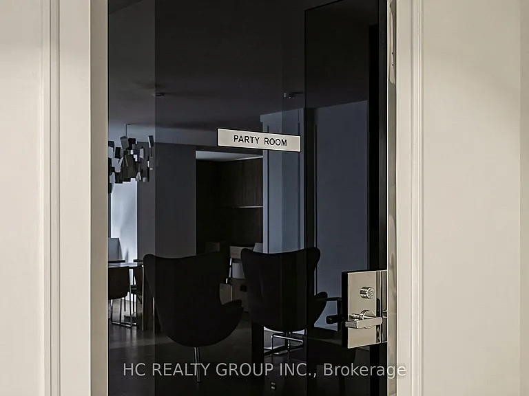 6 Parkwood Ave #701 — Photo 24