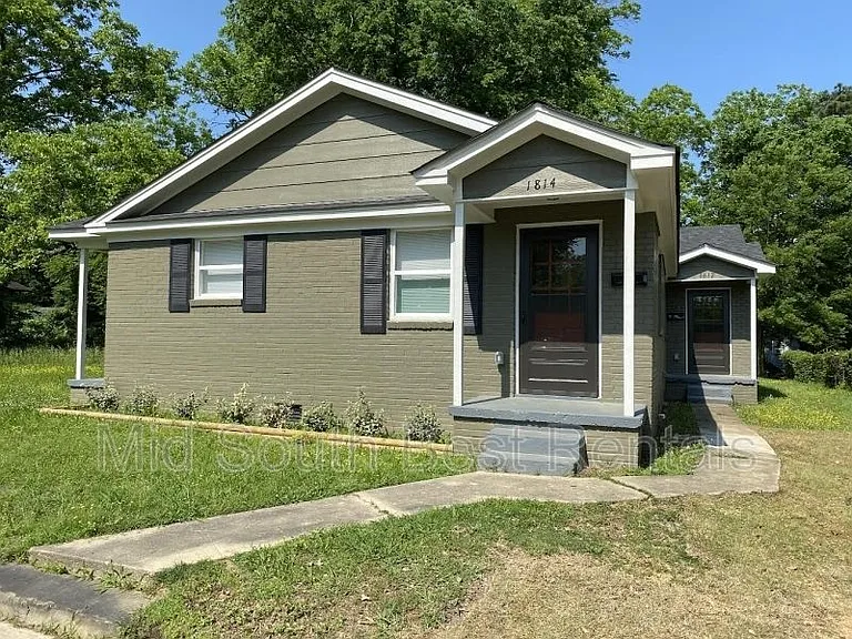 1812 S Summit St — Photo 1