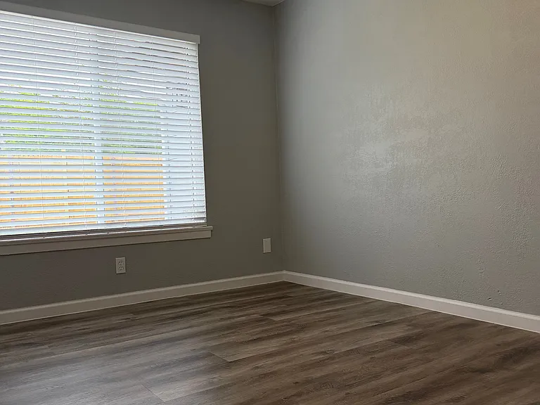 12 Pershing Dr — Photo 9