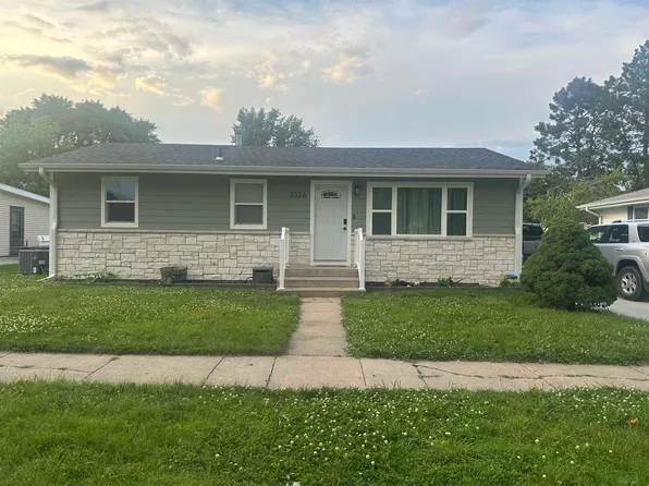 2324 W 8th St, Hastings, NE 68901