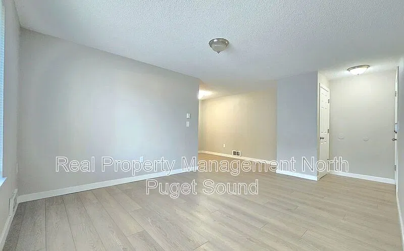 2 bed, 1.0 bath, 801 sqft, $1,750 — Photo 3
