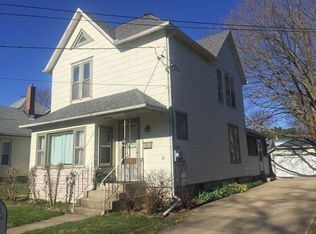 520 Squires Ave, Dixon, IL 61021