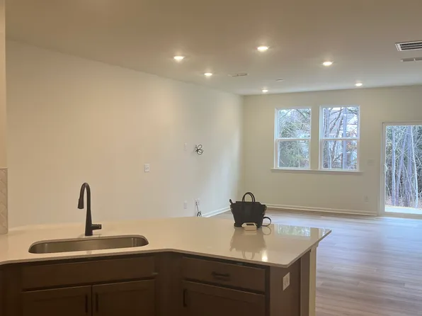 180 Parker Ln, Mebane, NC 27302