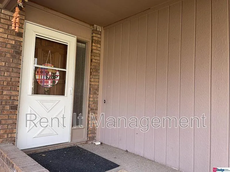 3 bed, 3.0 bath, 2594 sqft, $2,300 — Photo 3