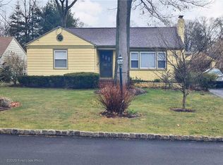 72 Dahlia St, Warwick, RI 02888