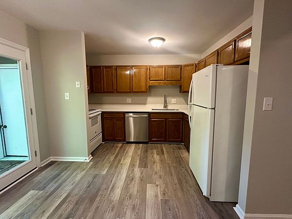 5th image of 4940 Pebble Beach Dr Unit D
