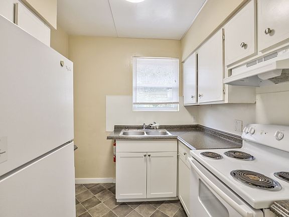2nd image of 638-648 E Park Ave #24