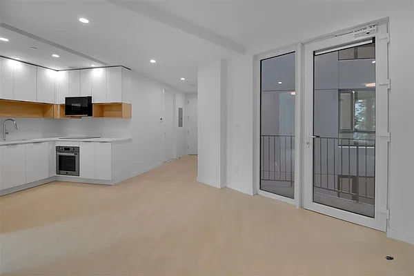 Rented by CW Realty Property Management LLC | media 22