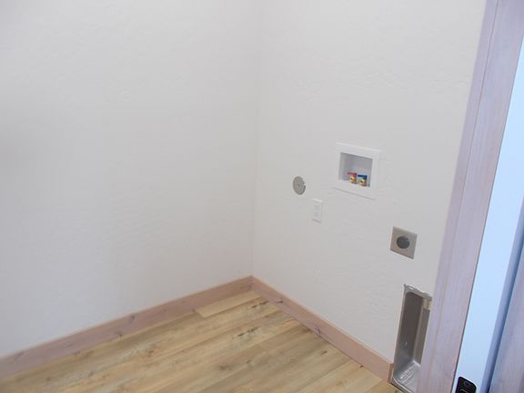 5th image of 1210 Edington Ave