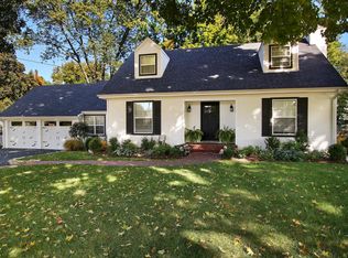 338 Roslyn Rd, Barrington, IL 60010