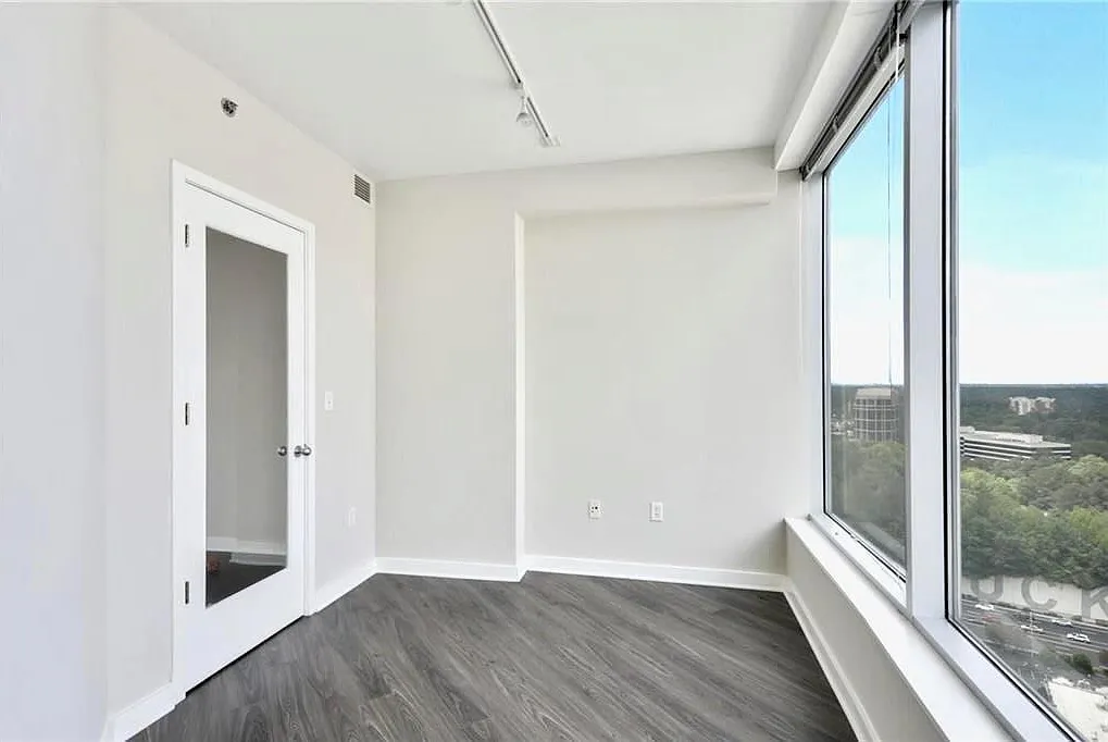 1 bed, 1.0 bath, 1150 sqft, $2,400 — Photo 3