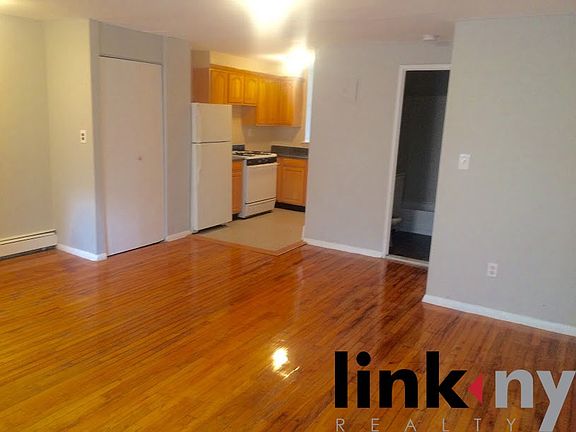 3rd image of 2090 Mohegan Ave APT 1D