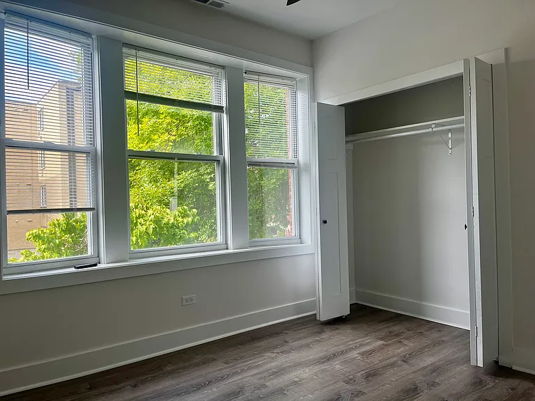 5325 N Damen Ave #1 — Photo 5
