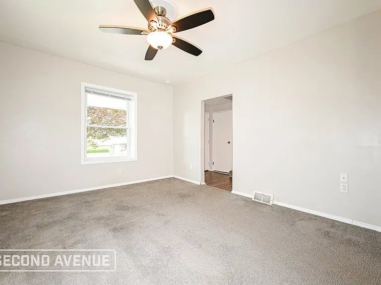236 Grace Ave — Photo 5