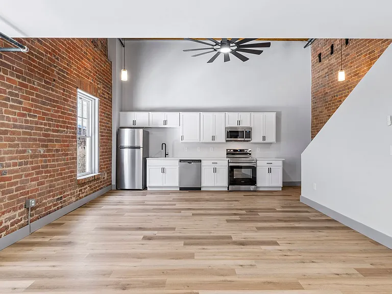213 E Main St — Photo 51