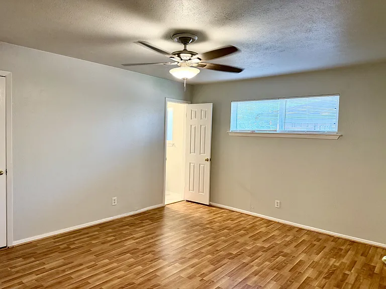 1212 Linden Dr — Photo 12