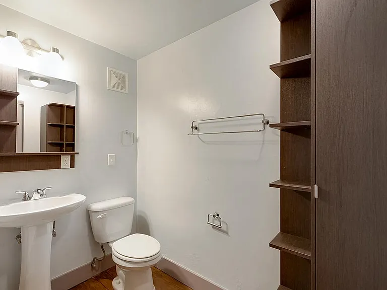 Altair Apartments — Photo 5
