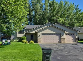 317 Sunwood Park Dr, Waite Park, MN 56387